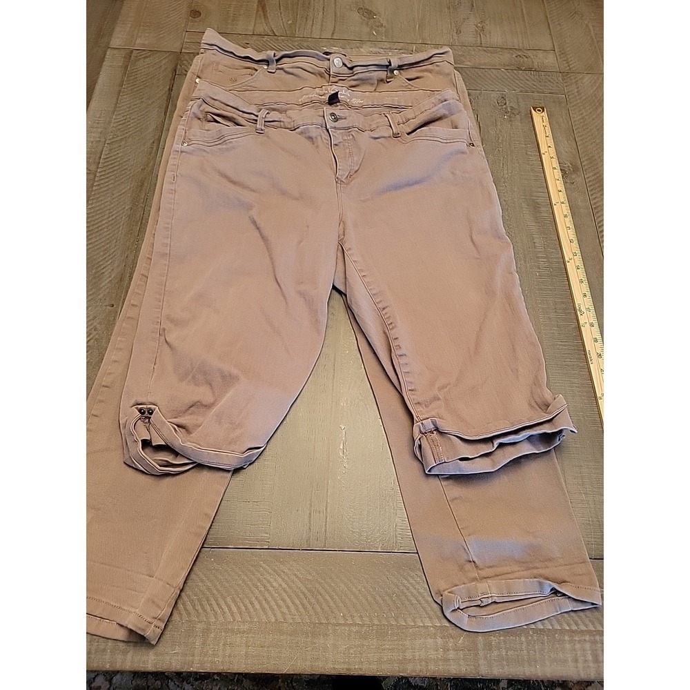 2 Gloria Vanderbilt Womens Amanda 1 Capri And 1 Pair Pants Pants 40x26 Chinos 40
